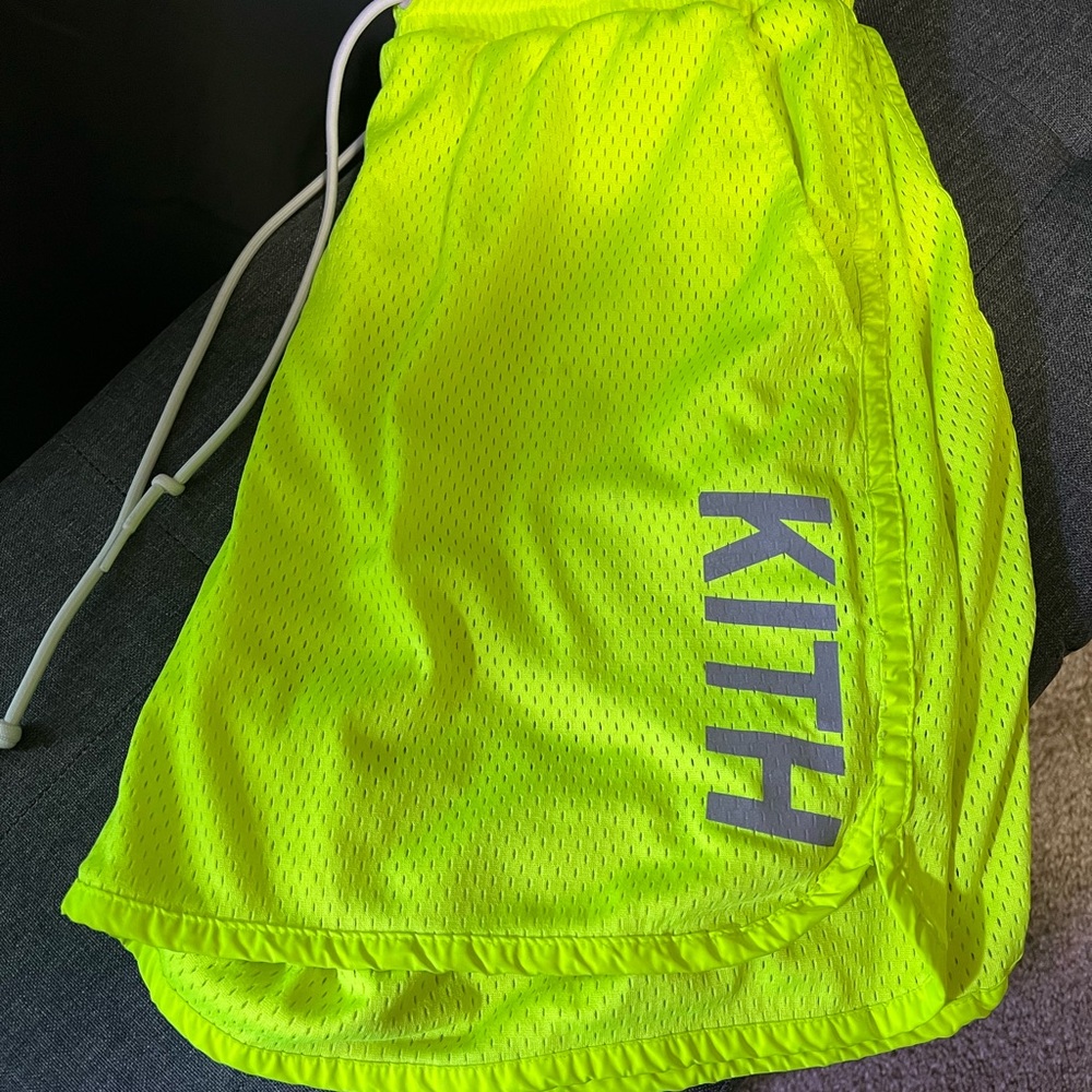 Kith Shorts sz M excellent condition fast shipping